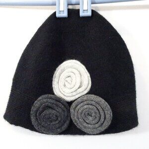 MAX STUDIO 100% Cashmere Black Gray Floral Rosette Beanie Cap Hat Cozy So SOFT